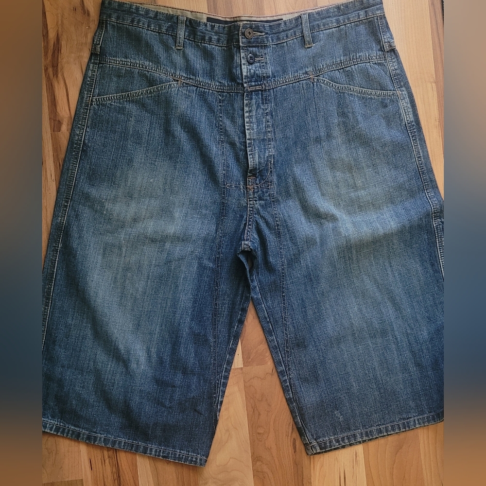 Vintage MFG Jean Shorts Skater Style 15" Inseam Baggy Fit Medium Wash Denim 90s